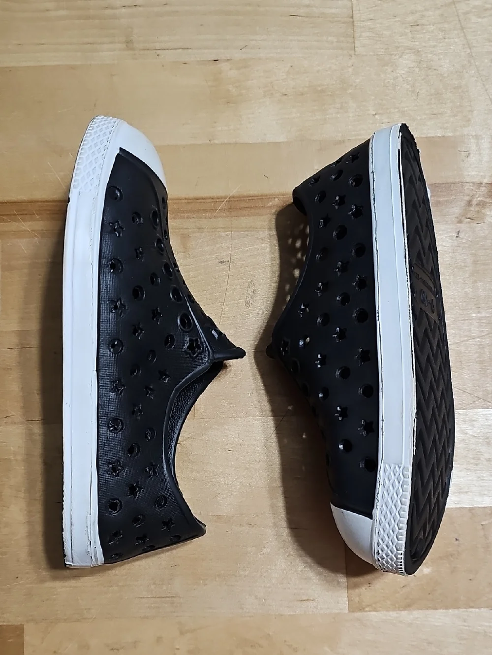 3 for $10 🌟 Unisex Black Star Cutout Slip On EVA Water Shoes Size 9-10